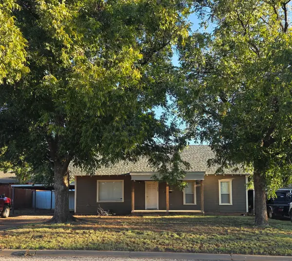 608 Avenue H Nw, Childress, TX 79201