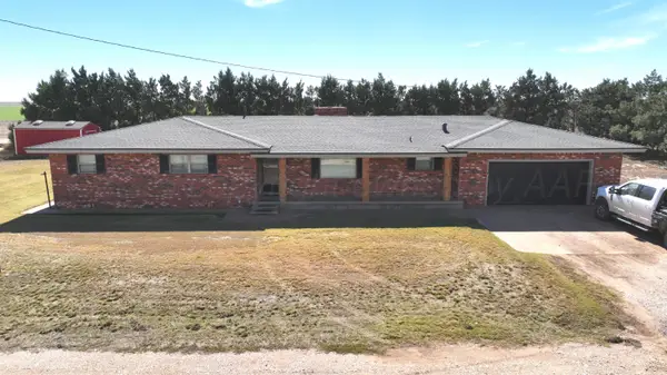 1368 Co Rd 27, Friona, TX 79035