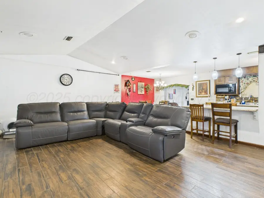 507 Willow Avenue, Dumas, TX 79029-3020 - Image #2