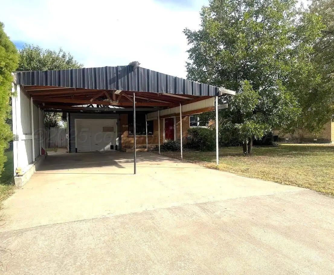 1713 S Drake Street, Perryton, TX 79070 - Image #1