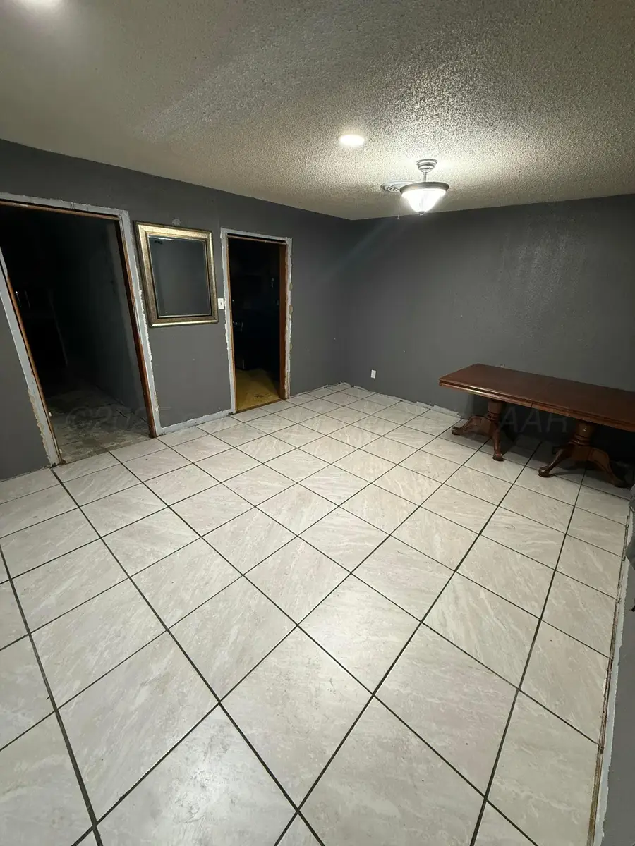 1032 S Wells Street, Pampa, TX 79065 - Image #2