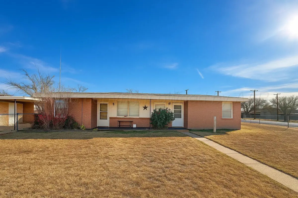 300 N Briscoe Avenue, Tulia, TX 07908 - Image #1