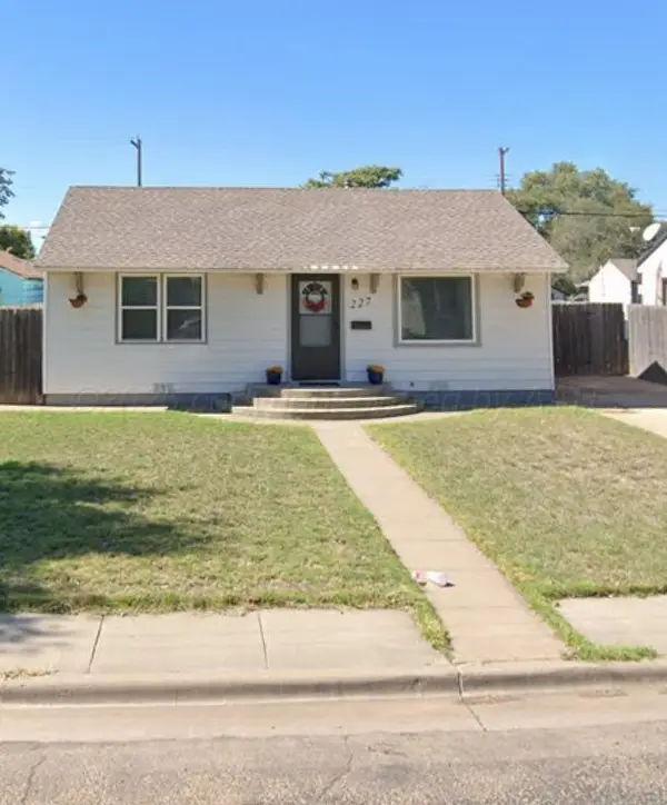 227 Oak Avenue, Dumas, TX 79029-2721