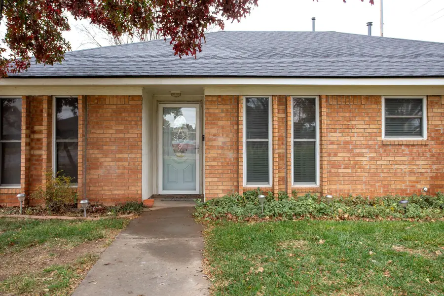 8015 Kerr Place, Amarillo, TX 79121-1046 - Image #2