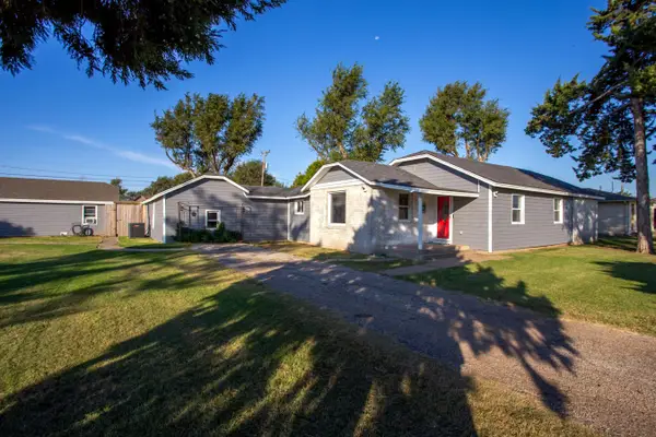 1105 Main Street, Panhandle, TX 79068-3007