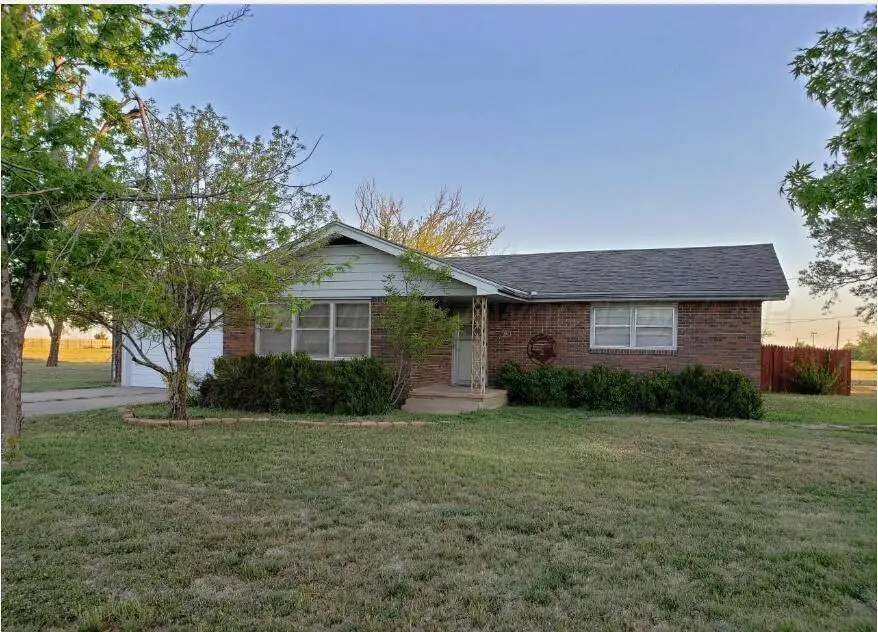 1204 W Davis Street, Vega, TX 79092 - Image #1
