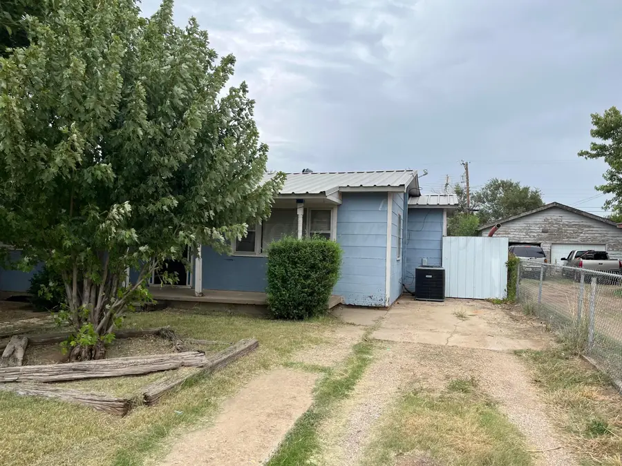 903 S Ridgeland Avenue, Fritch, TX 79036 - Image #2