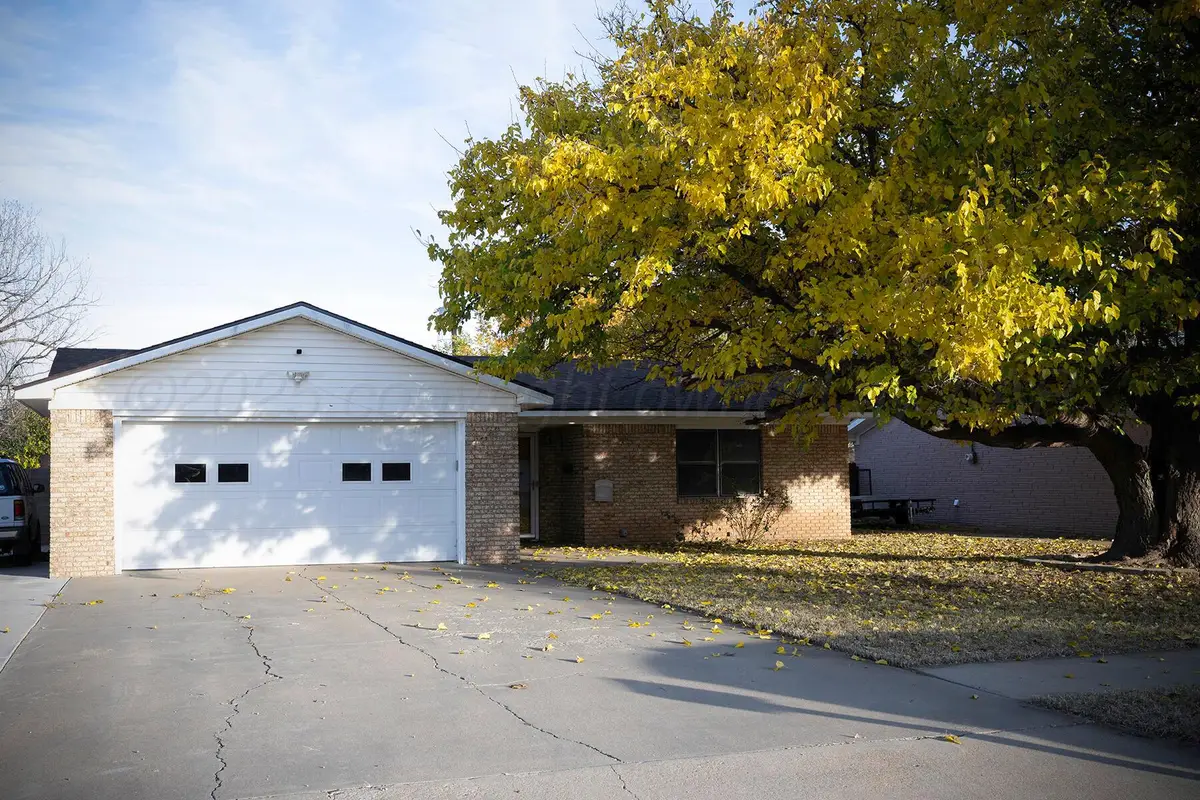 717 Mills Avenue, Dumas, TX 79029 - Image #1