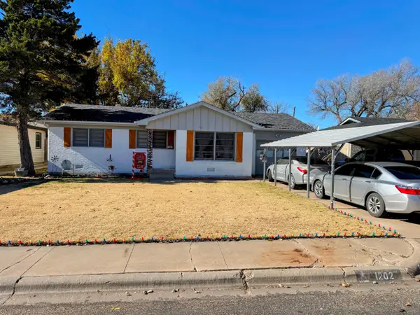 1202 S Grinnell Street, Perryton, TX 79070