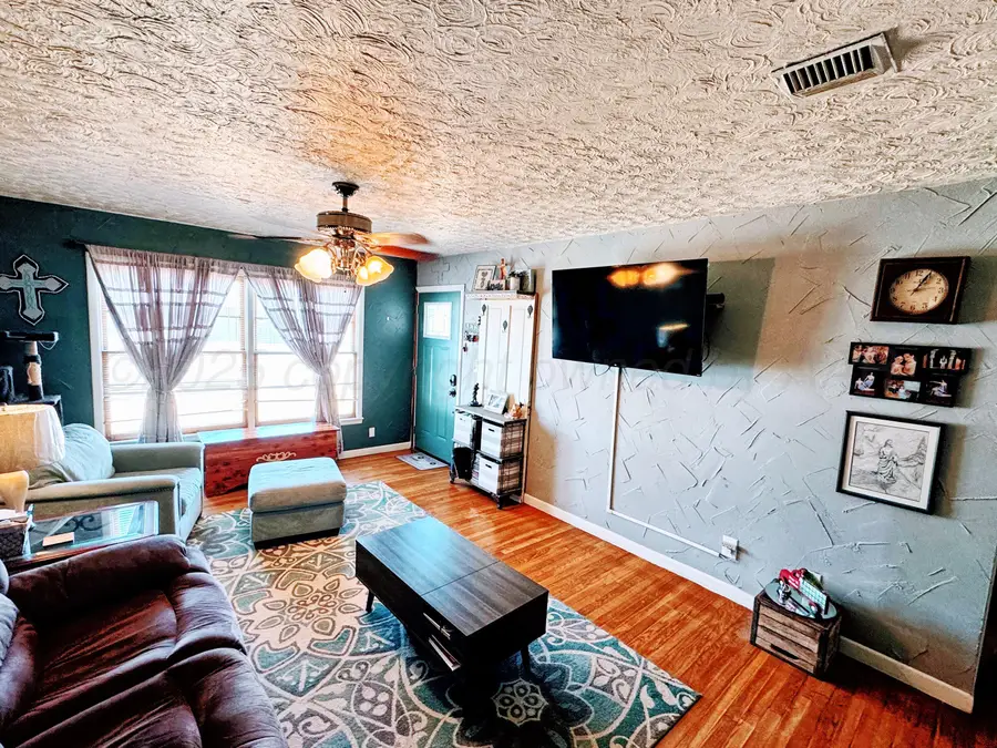 1202 S Grinnell Street, Perryton, TX 79070 - Image #3