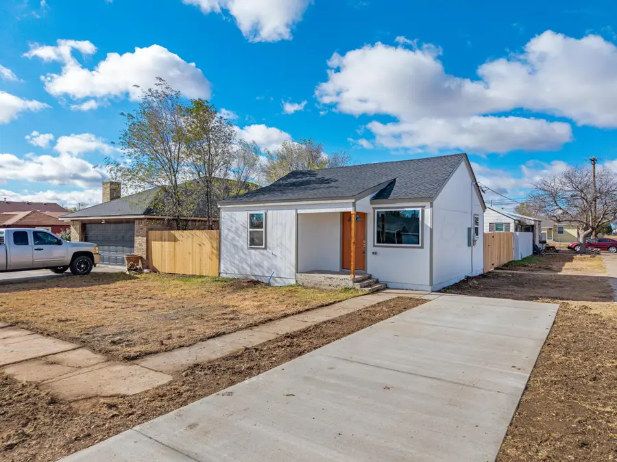 802 Durrett Avenue, Dumas, TX 79029 - Image #2