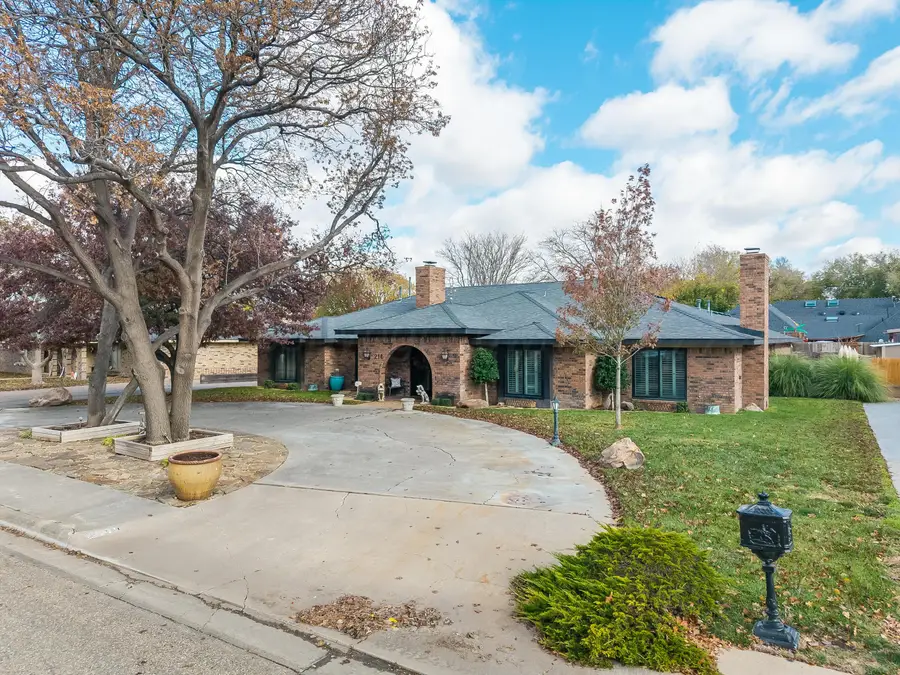 214 Carson Avenue, Dumas, TX 79029 - #2