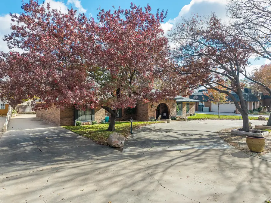 214 Carson Avenue, Dumas, TX 79029 - #3