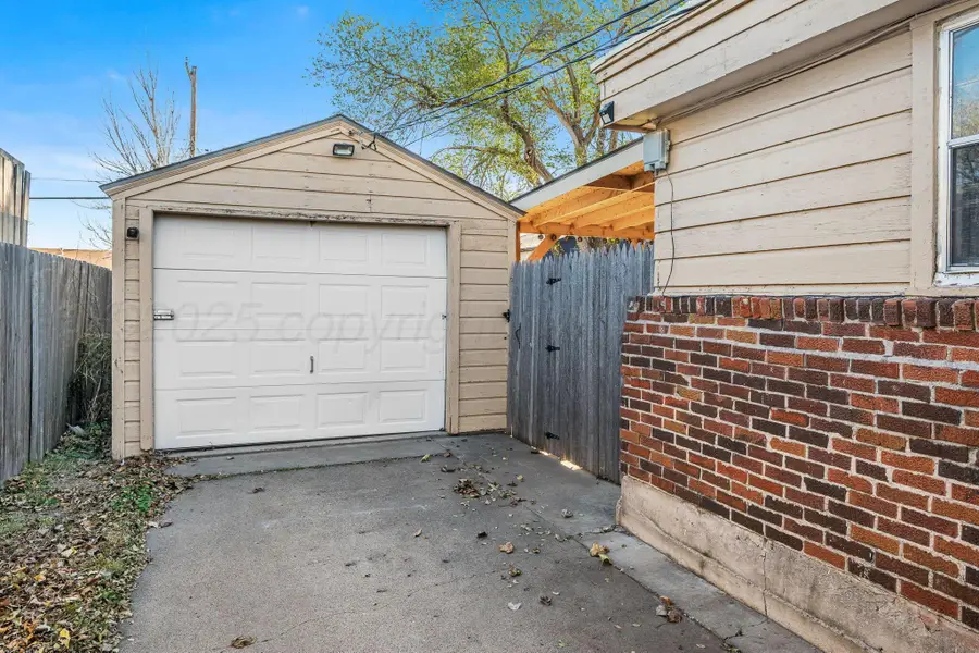 3615 S Hughes Street, Amarillo, TX 79110-1322 - Image #2