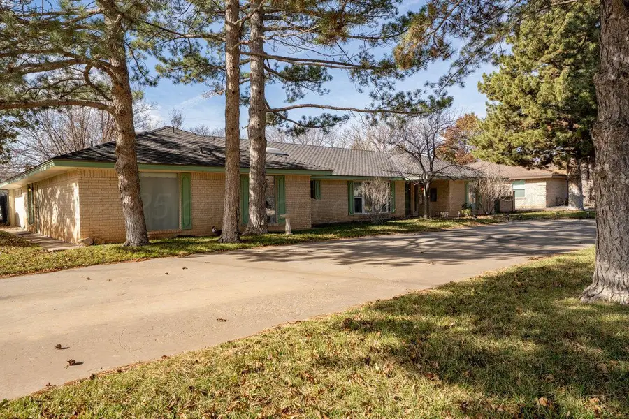 201 Carson Avenue, Dumas, TX 79029-3425 - #2