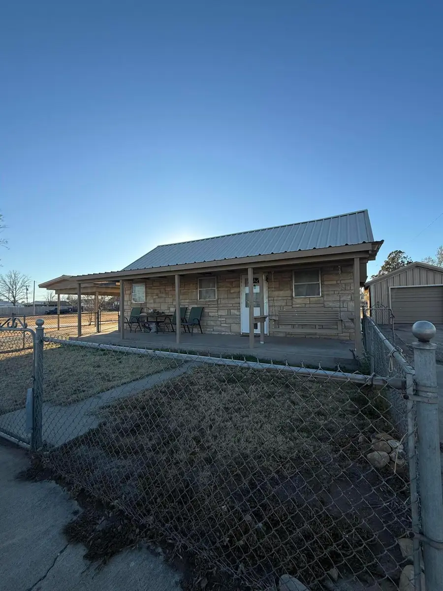 204 Ave L, Sunray, TX 79086 - Image #2