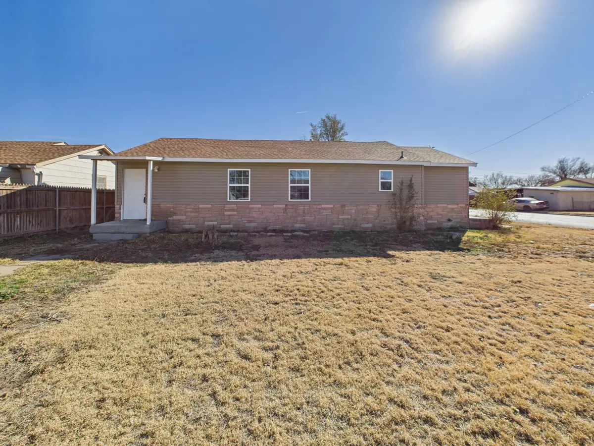 1100 E Kingsmill Avenue, Pampa, TX 79065 - #1