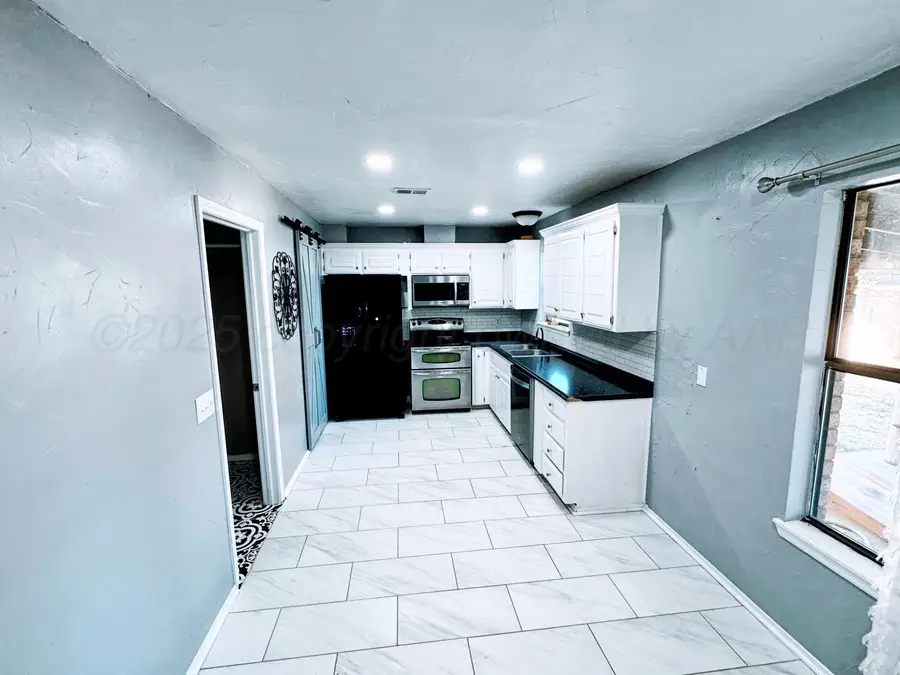 2509 Grinnell Drive, Perryton, TX 79070 - Image #3