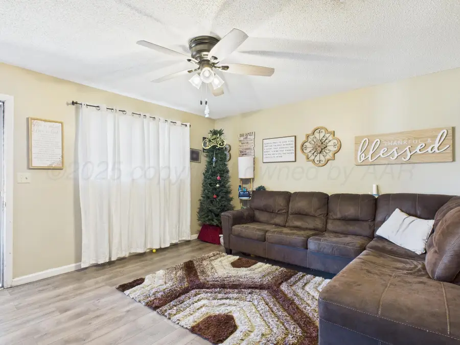 506 Willow Avenue, Dumas, TX 79029-3019 - Image #2