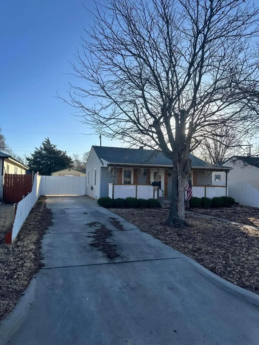 114 Pine Avenue, Dumas, TX 79029-3213 - Image #2