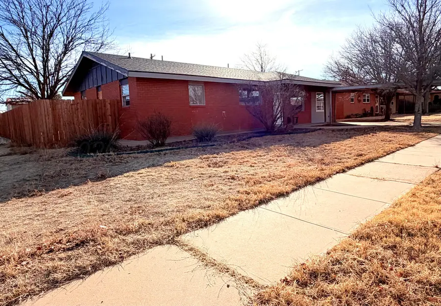 320 Arthur Street, Tulia, TX 79088 - #2