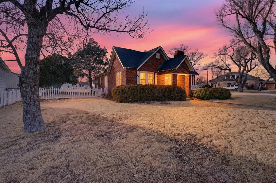 300 Vine Street, Claude, TX 79019 - #3