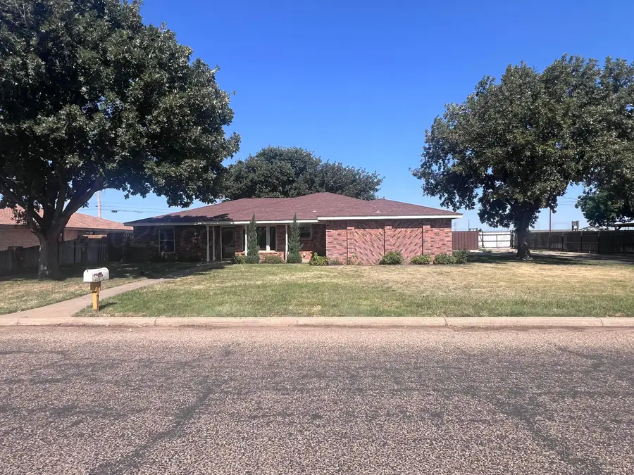 807 Arrah Avenue, Friona, TX 79035 - #2