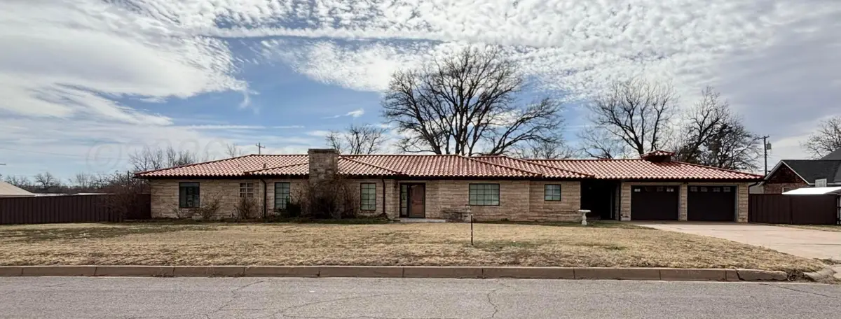 1103 Ave K Nw, Childress, TX 79201 - #1