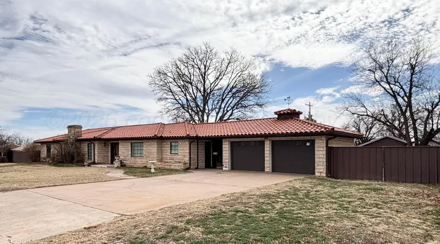 1103 Ave K Nw, Childress, TX 79201 - #2