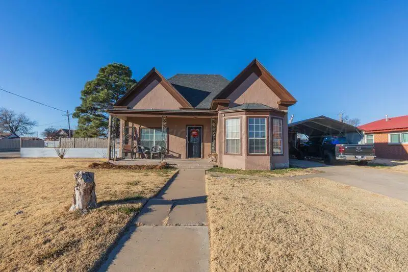 401 N Poplar Street, Stratford, TX 79084 - #1