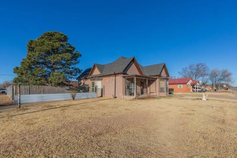 401 N Poplar Street, Stratford, TX 79084 - #2