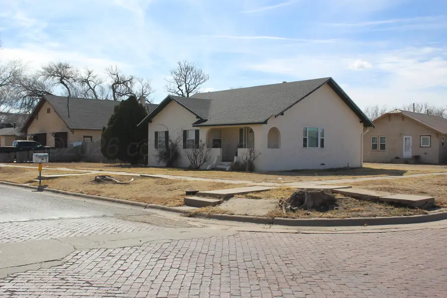 411 Ross Avenue, Hereford, TX 79045 - #2