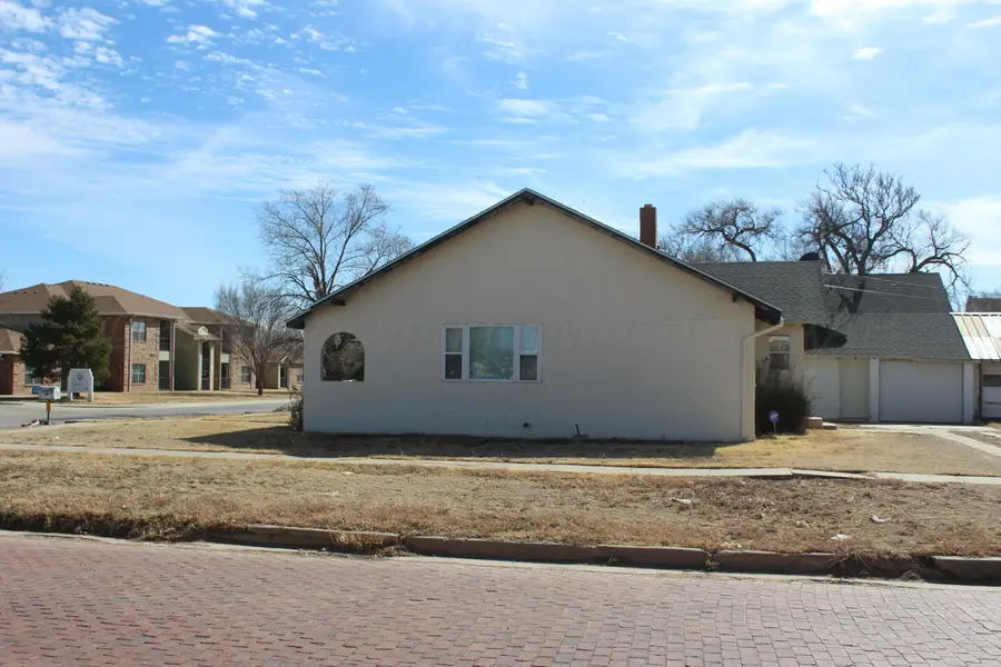 411 Ross Avenue, Hereford, TX 79045 - #3