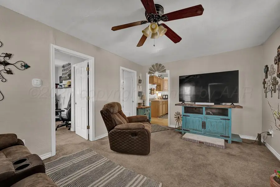 105 N 3rd Street, Vega, TX 79092 - #2