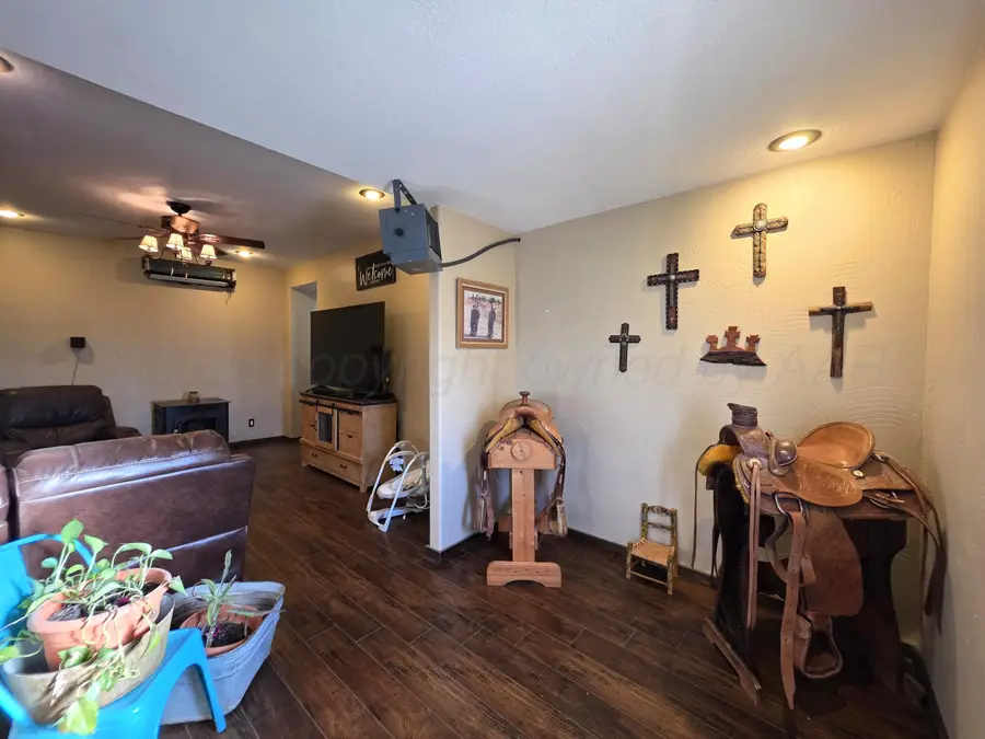 115 W 5th Street, Mobeetie, TX 79061 - #2