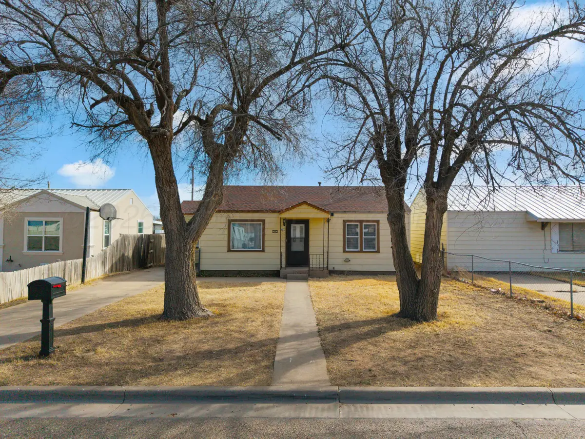 202 Pine Avenue, Dumas, TX 79029-3215 - #1