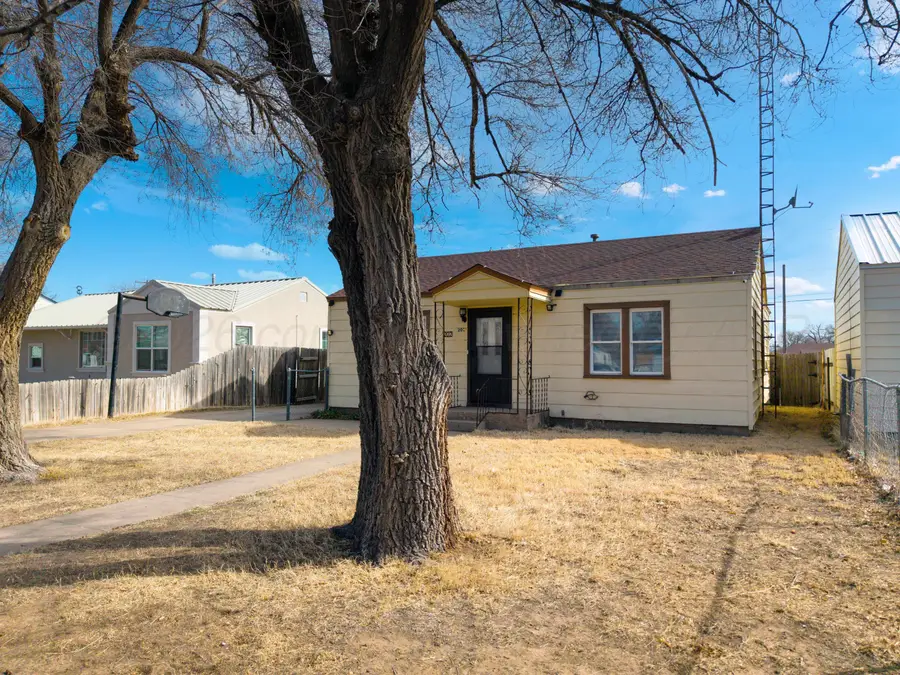 202 Pine Avenue, Dumas, TX 79029-3215 - #2