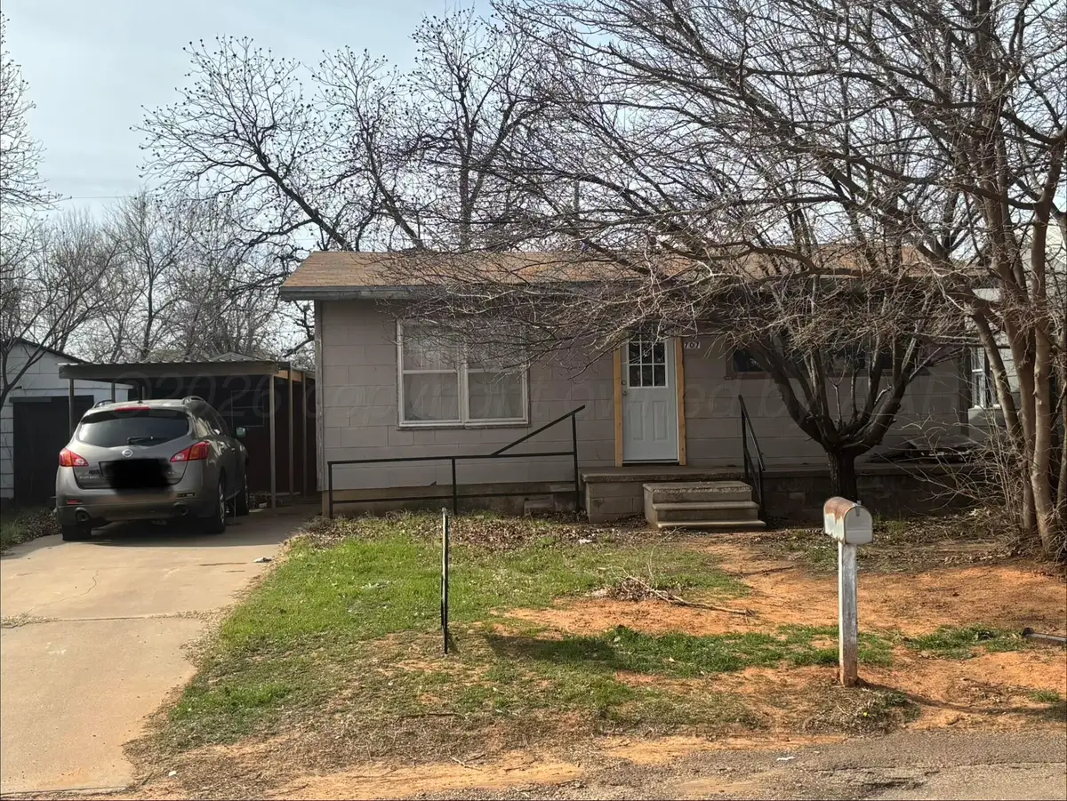707 Avenue J, Childress, TX 79201 - #1