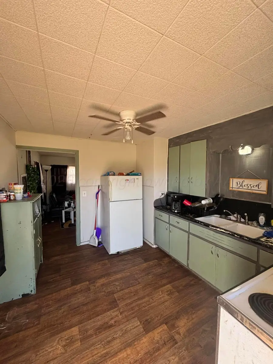 707 Avenue J, Childress, TX 79201 - #2