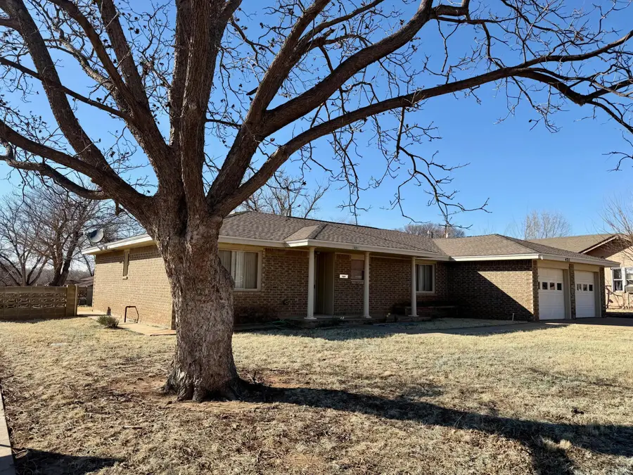 421 S 10th Street, Memphis, TX 79245 - #2