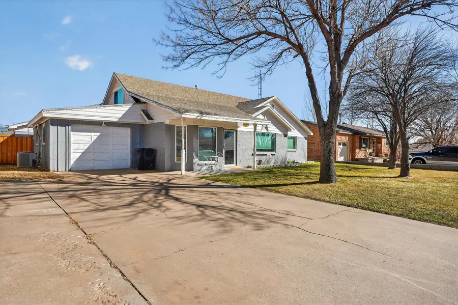 1009 Cherry Avenue, Dalhart, TX 79022 - #2