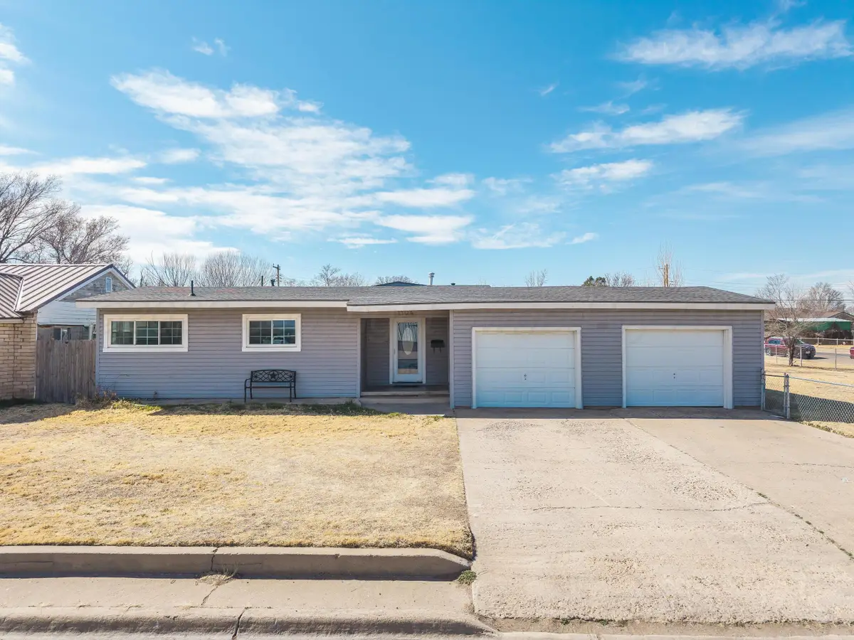 1104 S Maddox Avenue, Dumas, TX 79029-7821 - #1