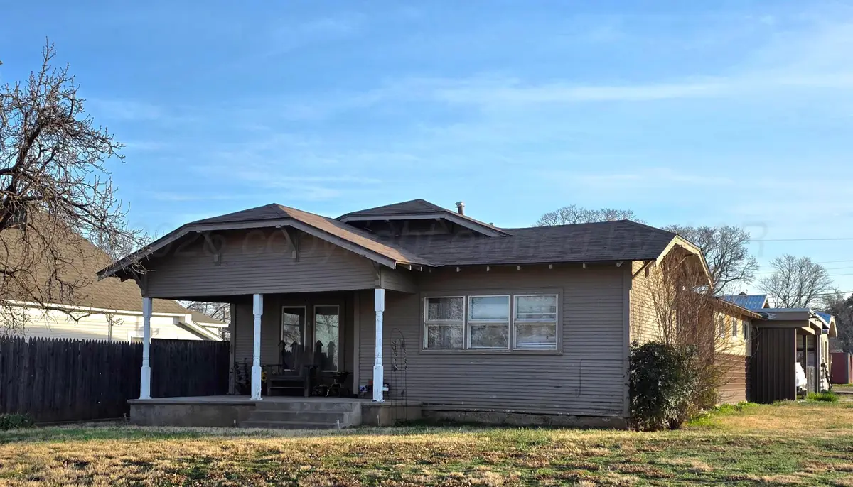 300 Avenue E Ne, Childress, TX 79201 - #1