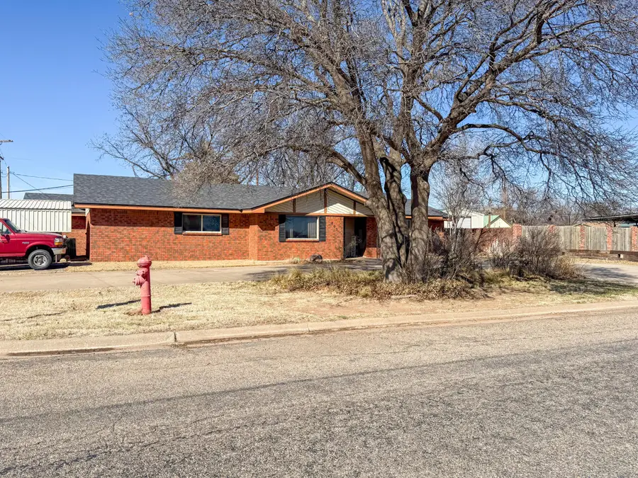 803 N 16th Street, Memphis, TX 79245 - #2