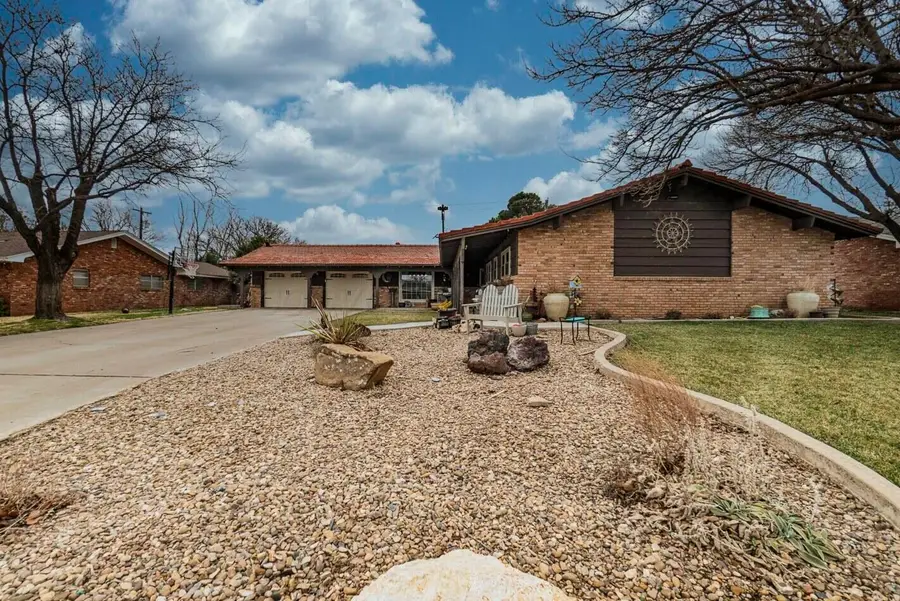 210 Comanche Trail, Tulia, TX 79088 - #2