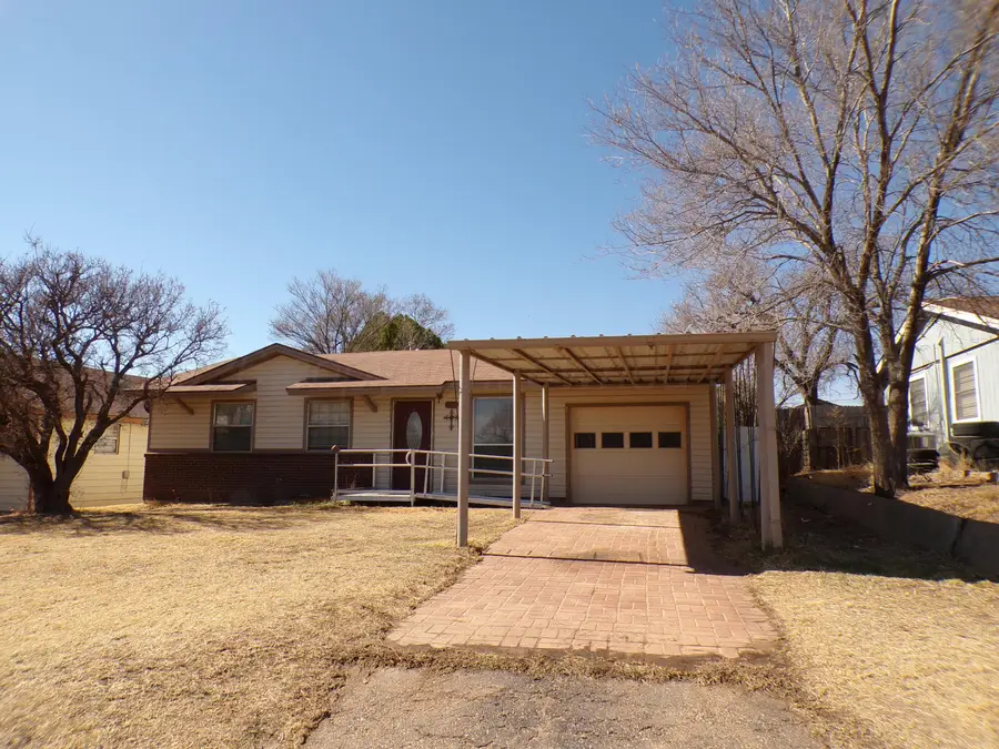 403 N Robey Avenue, Fritch, TX 79036 - #2
