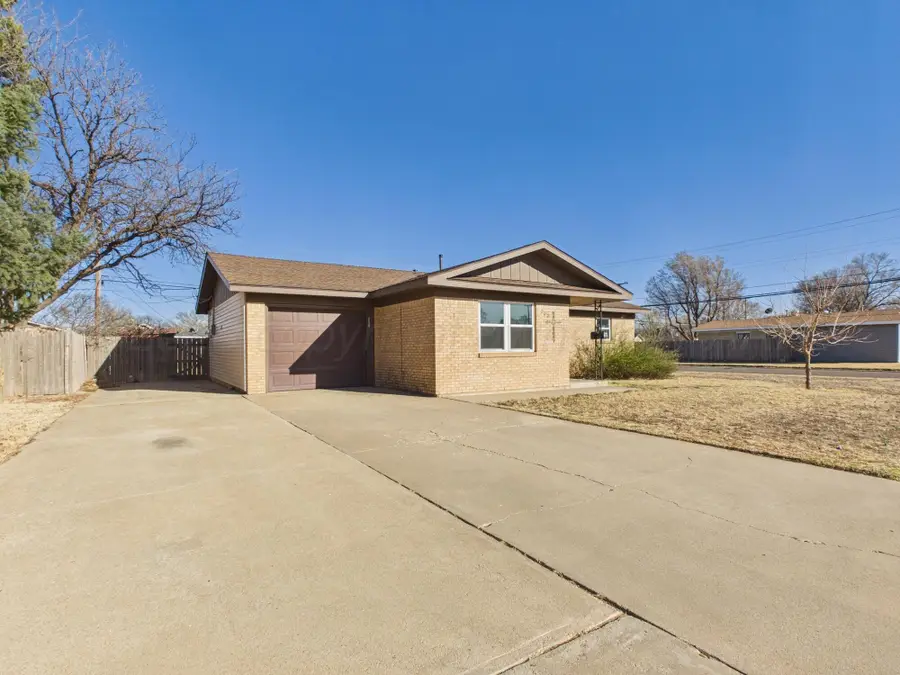 500 Elm Avenue, Dumas, TX 79029-2811 - #2