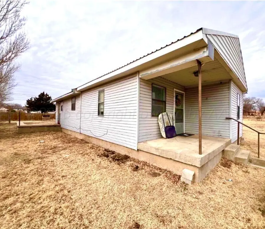 612 Clark Avenue, Stinnett, TX 79083 - #2