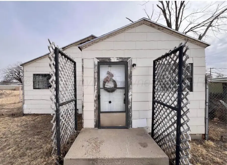 427 Clark Avenue, Stinnett, TX 79083 - #2