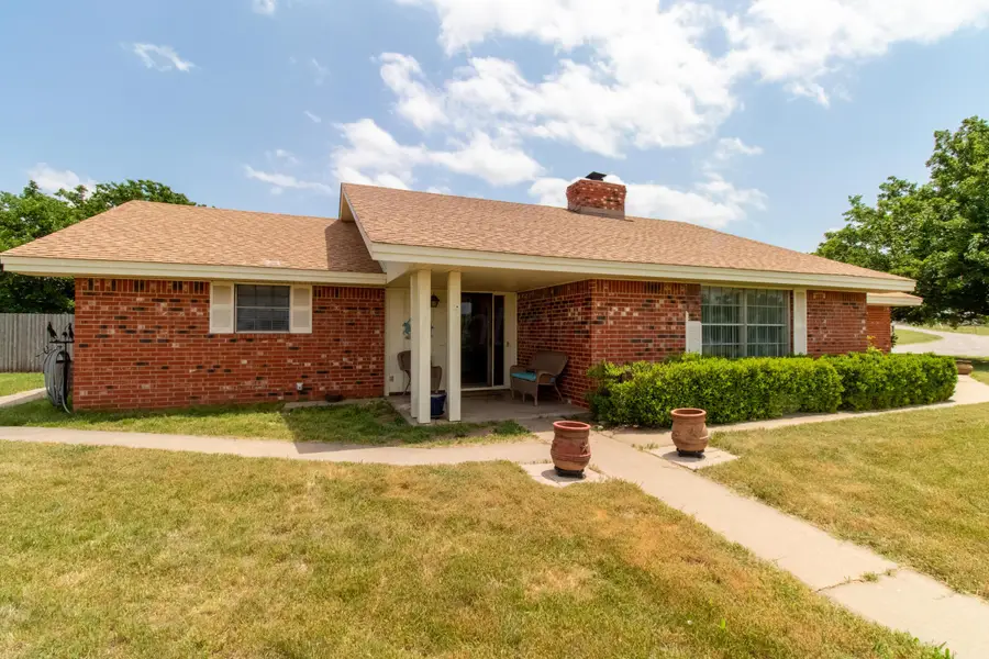 1409 N Iowa Street, Shamrock, TX 79079 - #2